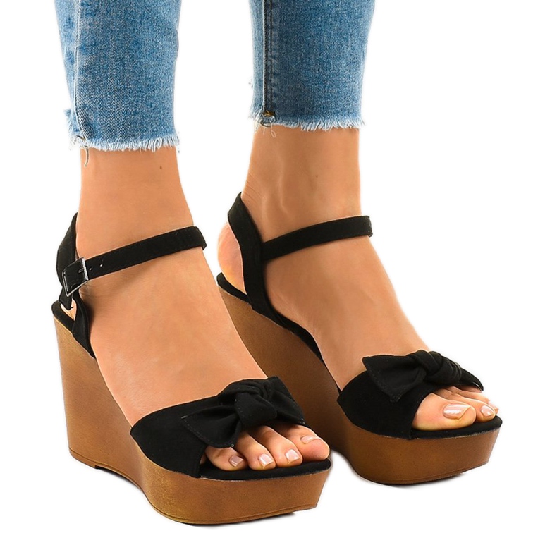 Sandali con zeppa in camoscio nero HY8542