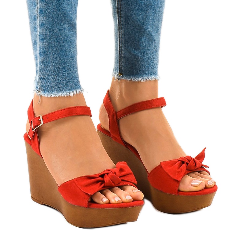 Sandali con zeppa in camoscio rosso HY8542