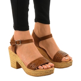 Sandali marroni con tacco alto 150-614 marrone