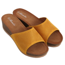 Pantofole su zeppe basse miele 10-238 Giallo