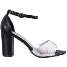 Small Swan Sandali classici su un bar nero grigio