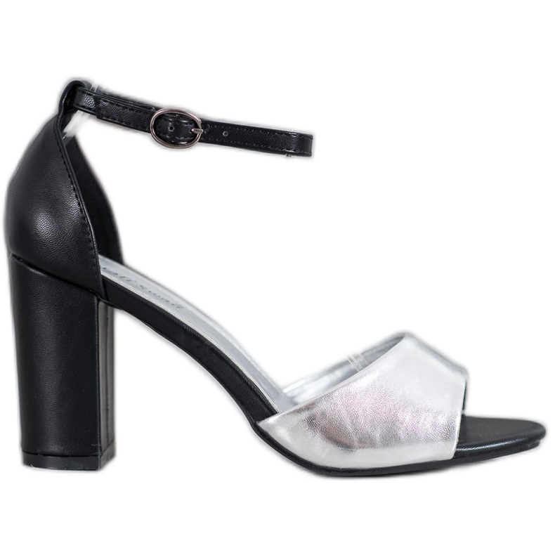 Small Swan Sandali classici su un bar nero grigio