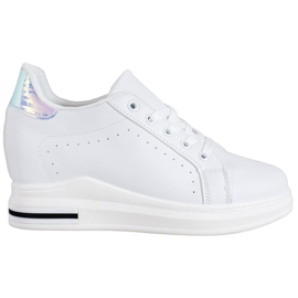 SHELOVET Scarpe sportive su una zeppa bianca