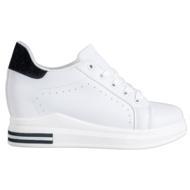 SHELOVET Scarpe sportive su una zeppa bianco