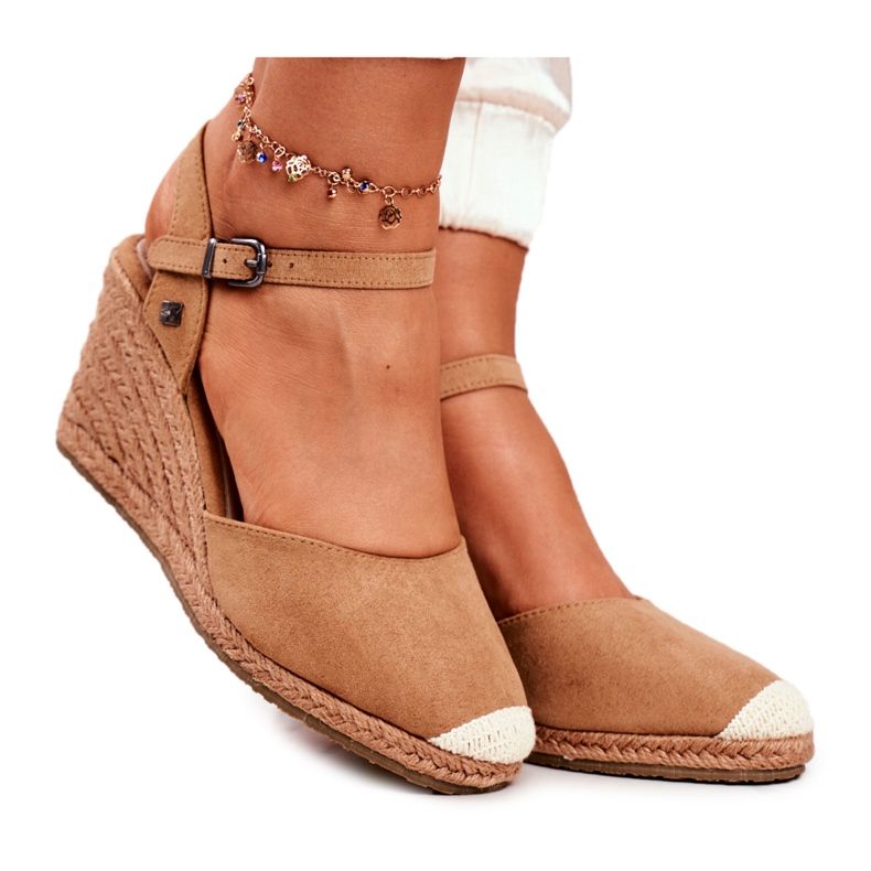 Sandali da donna su una zeppa intrecciata Big Star Marrone chiaro DD274A169