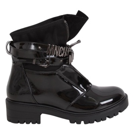 Stivali laccati su una massiccia suola nera NC1039 Black nero