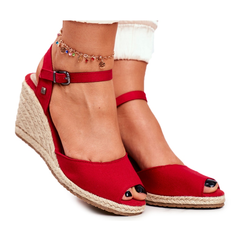 Sandali da donna su una zeppa intrecciata Big Star Red DD274A213 rosso