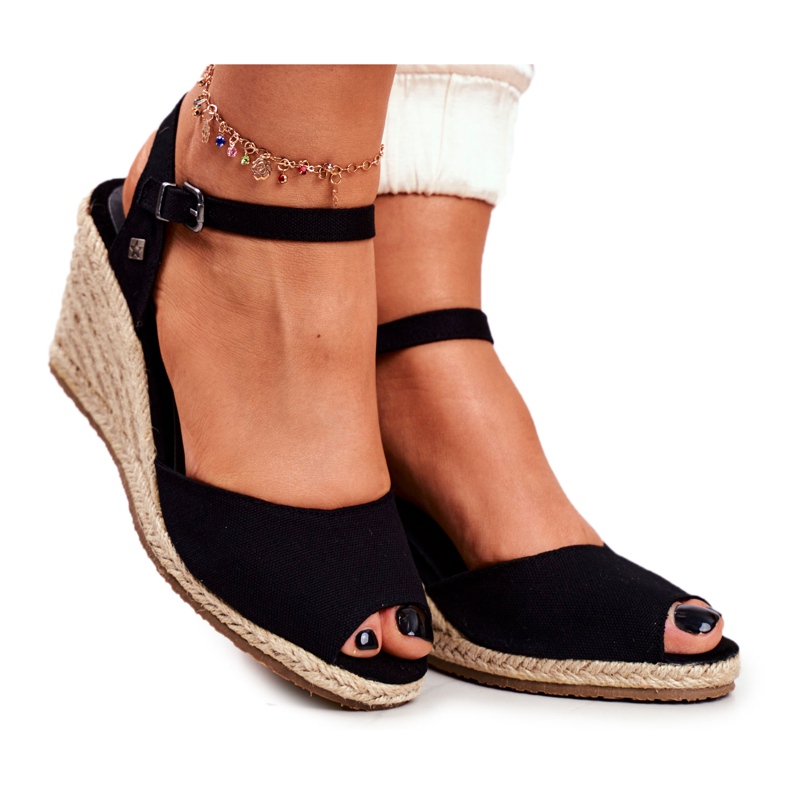Sandali da donna su una zeppa intrecciata Big Star Black DD274A209 nero