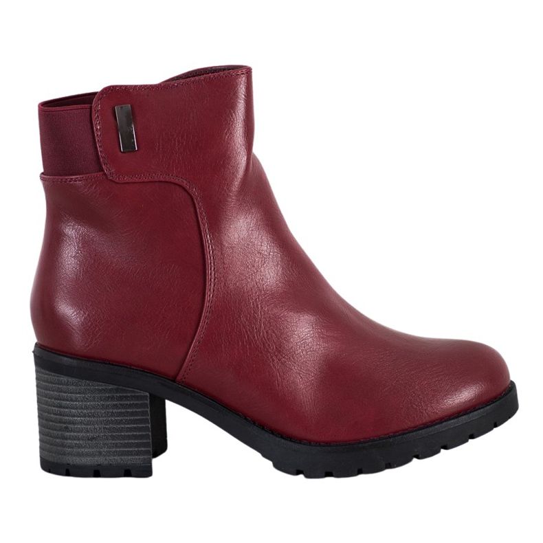 J. Star Stivali comodi su un post rosso