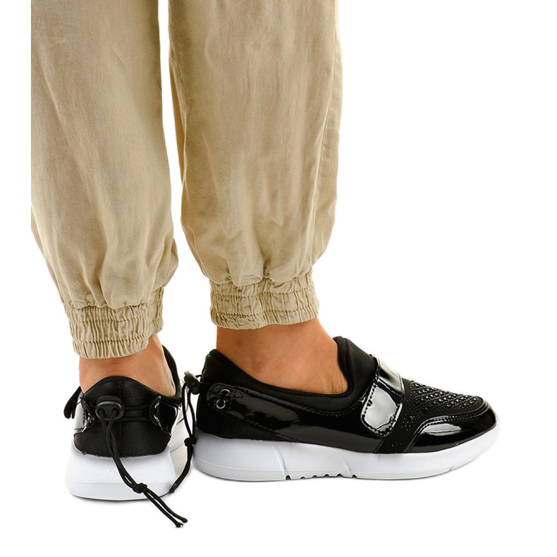 Scarpe sportive slip-on bianche e nere B120-1 nero