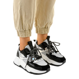 Sneakers sportive bianche con inserti neri RAL-63 nero