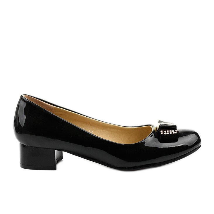 Décolleté laccate nere sul post GFA89 nero