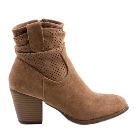 Stivaletti in suede kaki sul post di Delalise cachi