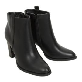 Stivali neri classici sul post UK08P Black nero