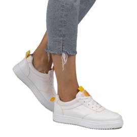 Sneakers bianche con inserti gialli KK-203 bianco