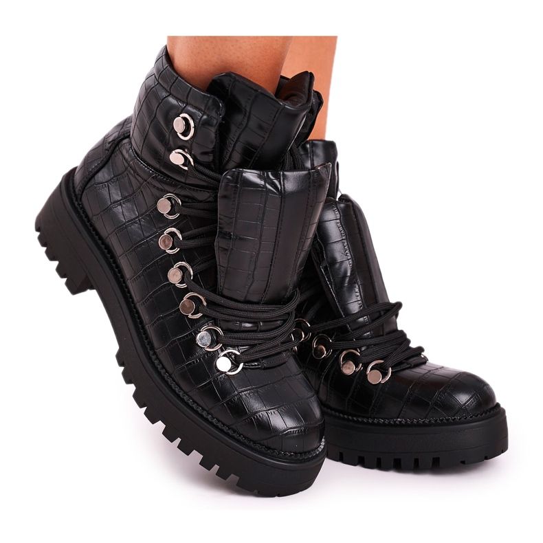 BUGO Stivali bassi da donna con linguetta Black Passa nero