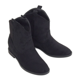 Stivali da cowboy su una zeppa nascosta nero J936 Black