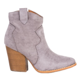 Bella Paris Cowgirls sul post grigio