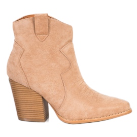 Bella Paris Cowgirls sul post beige