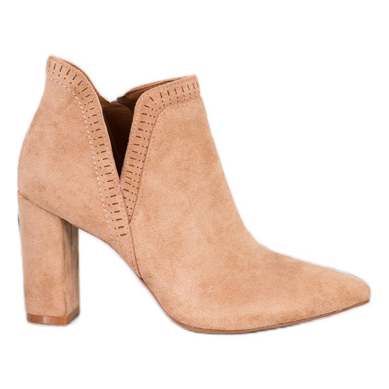 Bella Paris Stivali alla moda su un post beige
