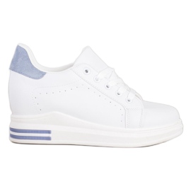SHELOVET Scarpe sportive su una zeppa bianca blu