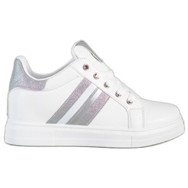 SHELOVET Scarpe sportive su una zeppa bianca