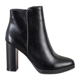 Ideal Shoes Stivali classici con tacco alto nero