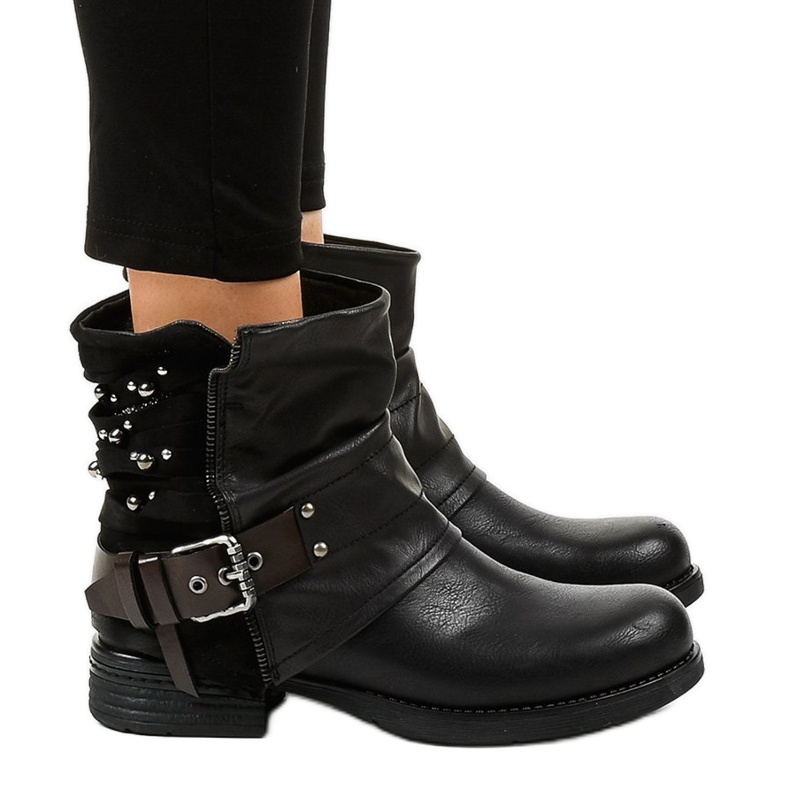 Stivaletti bassi neri da donna con borchie M207 nero