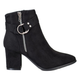 Balada Stivali eleganti con ornamento nero