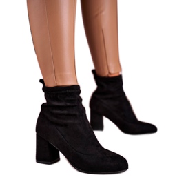 Stivali classici da donna con tacco in pelle scamosciata con anello nero