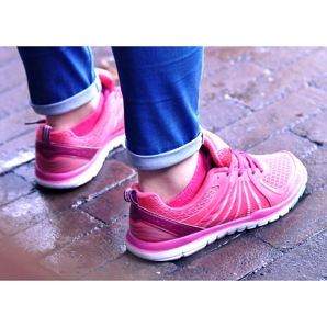 Scarpe sportive da donna: colori alla moda e modelli interessanti
