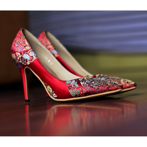 Scegliamo le migliori scarpe per abiti da donna