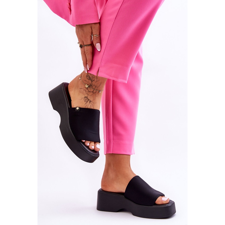 Pantofole con plateau da donna nere Carmela nero 1