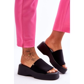 Pantofole con plateau da donna nere Carmela nero 2