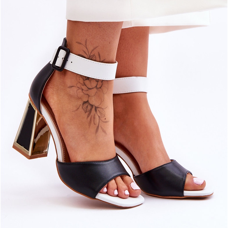 Eleganti sandali con tacco alto in bianco e nero 1