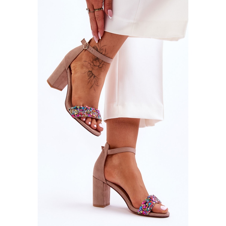Sandali alla moda con tacco alto e pietre decorative beige Love Me 1