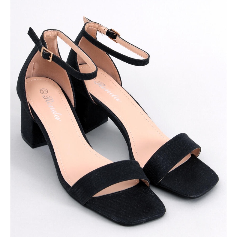 Meghan Sandali neri con tacco nero 1