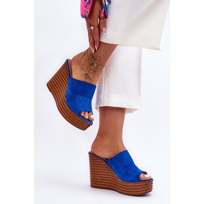 Infradito leggero su una massiccia piattaforma Blue Good Vibe 1