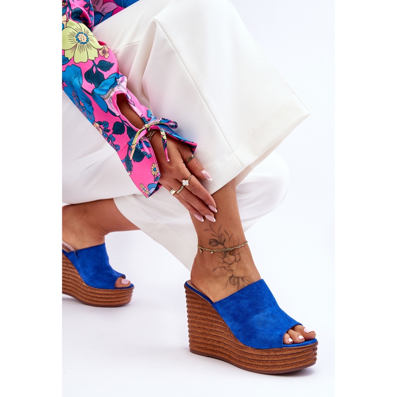 Infradito leggero su una massiccia piattaforma Blue Good Vibe 2