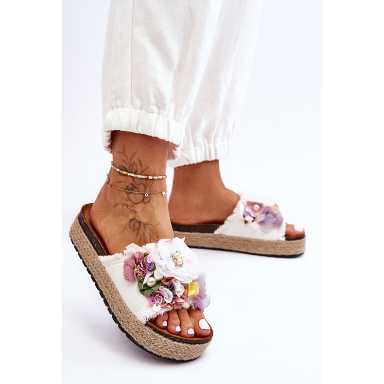 Materiale Pantofole Con Fiori Nessa Bianca 1