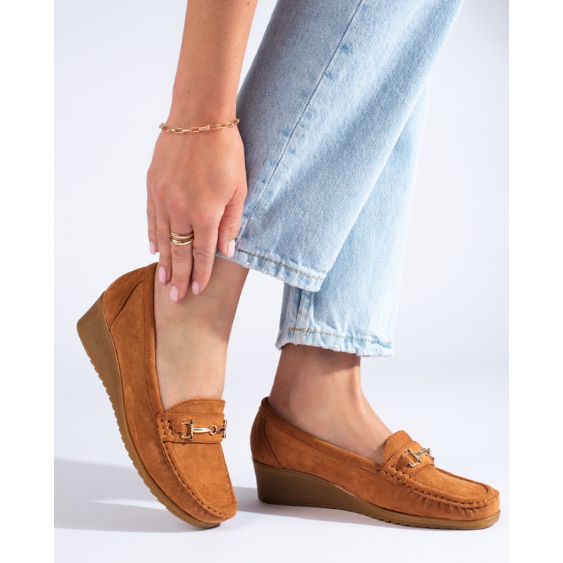 Mocassino con zeppa in camoscio da donna Shelovet marrone 1