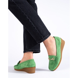 Mocassini con zeppa in camoscio da donna Shelovet verde 1