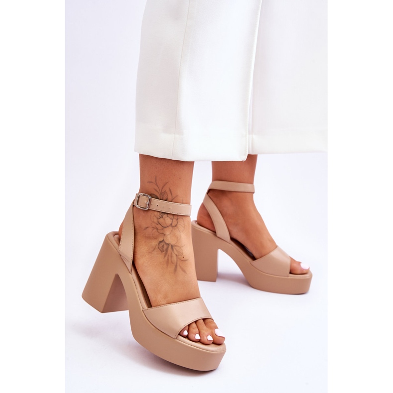 Sandali alla moda su massicci tacchi Karmine beige 2