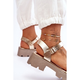 Sandali in pelle da donna con decorazioni Emori dorate d'oro 2