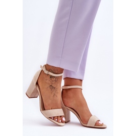 Sandali in pelle scamosciata su tacchi alti Beige Madame 1