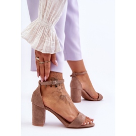 Sandali con tacco alto in camoscio beige scuro Madame 1