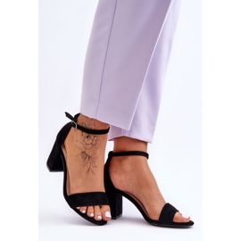 Sandali con tacco alto in camoscio nero Madame 1