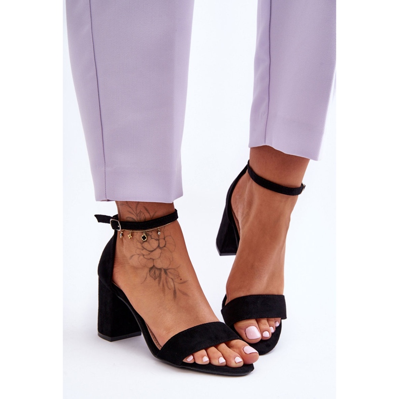 Sandali con tacco alto in camoscio nero Madame 2