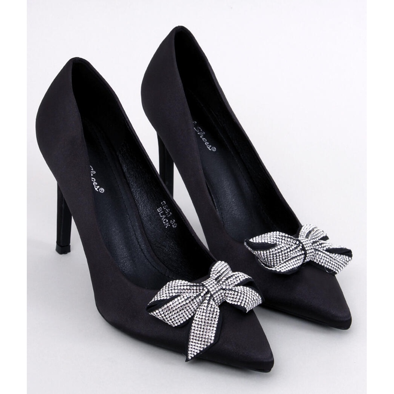 Spille in raso con fiocco di Trini Black nero 1