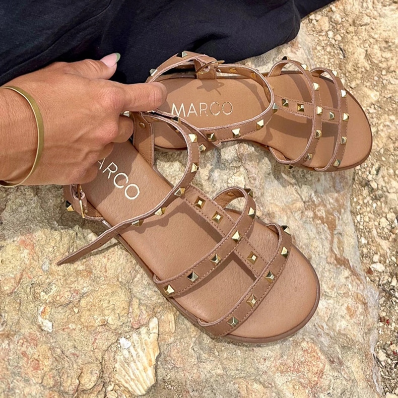 Marco Shoes Sandali in pelle con borchie dorate marrone 1